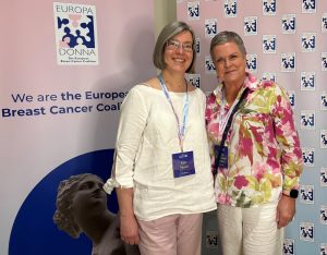Rintasyöpäyhdistys - Europa Donna Finland ry:n toiminnanjohtaja Anu Niemi ja puheenjohtaja Kaisa Martinkauppi-Vannin Europa Donna Pan European konferenssissa.
